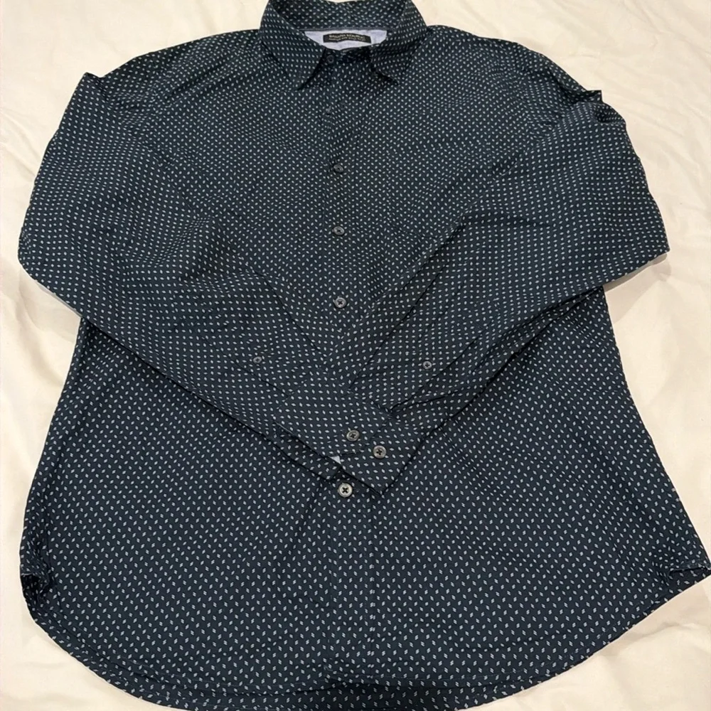 BANANA REPUBLIC MEN BUTTON DOWN SLIM FIT SIZE MEDIUM. EUC.